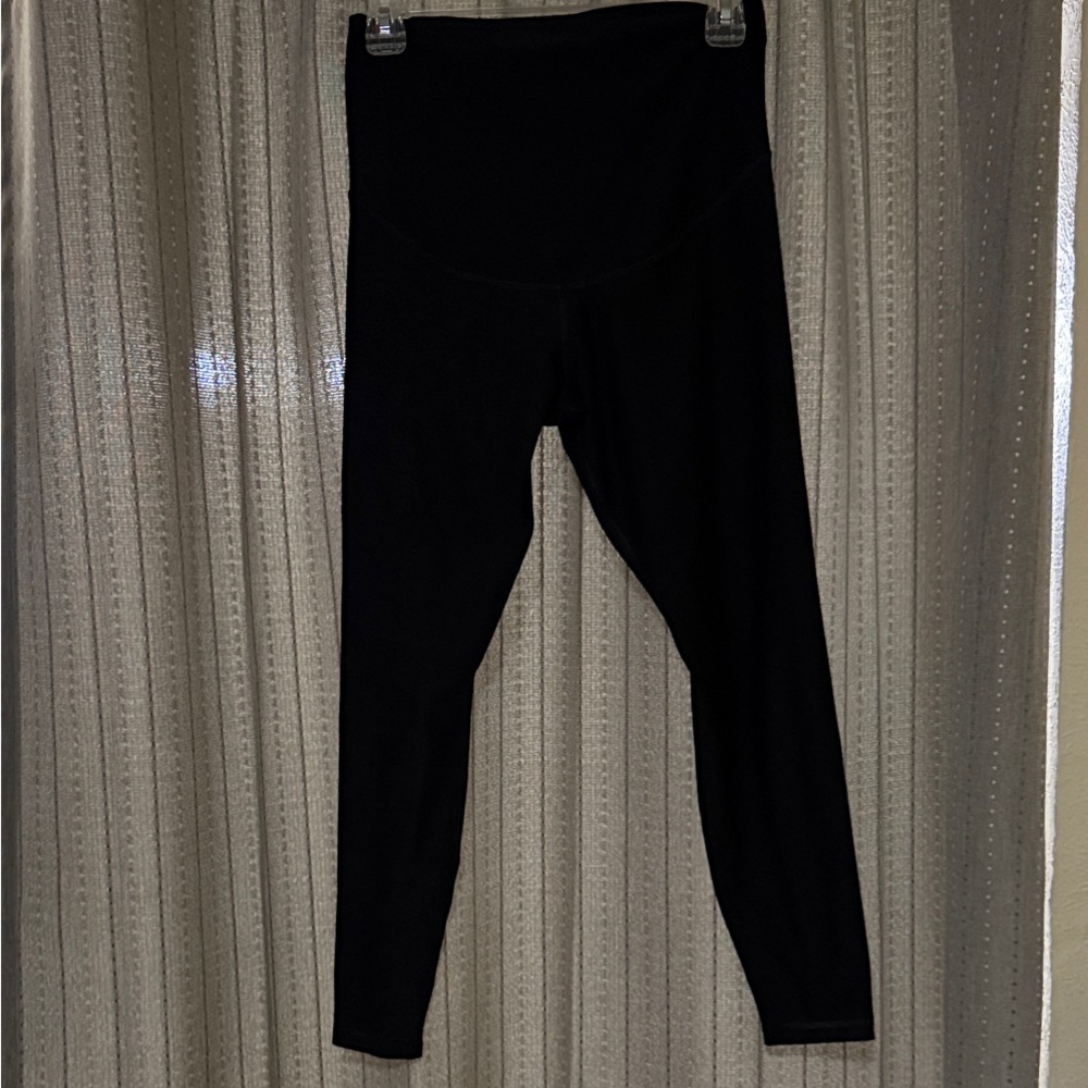 Old Navy Active Maternity Cloud+ Black Top